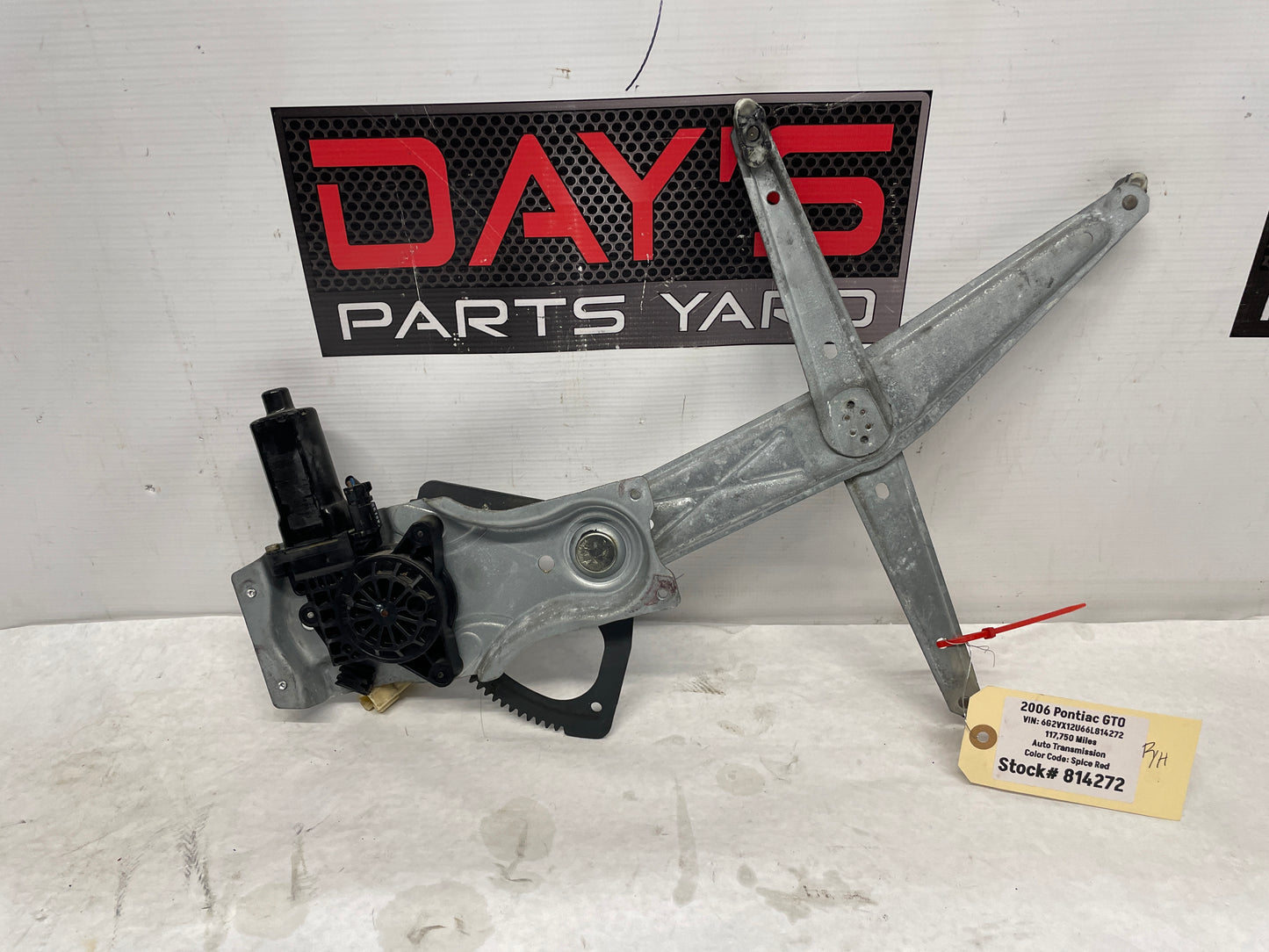 2006 Pontiac GTO RH Passenger Front Window Regulator Motor OEM - Day's Parts Yard