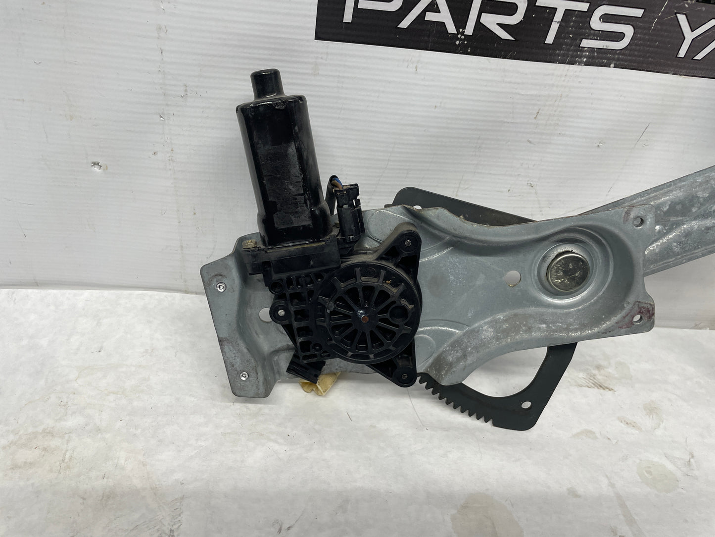 2006 Pontiac GTO RH Passenger Front Window Regulator Motor OEM - Day's Parts Yard