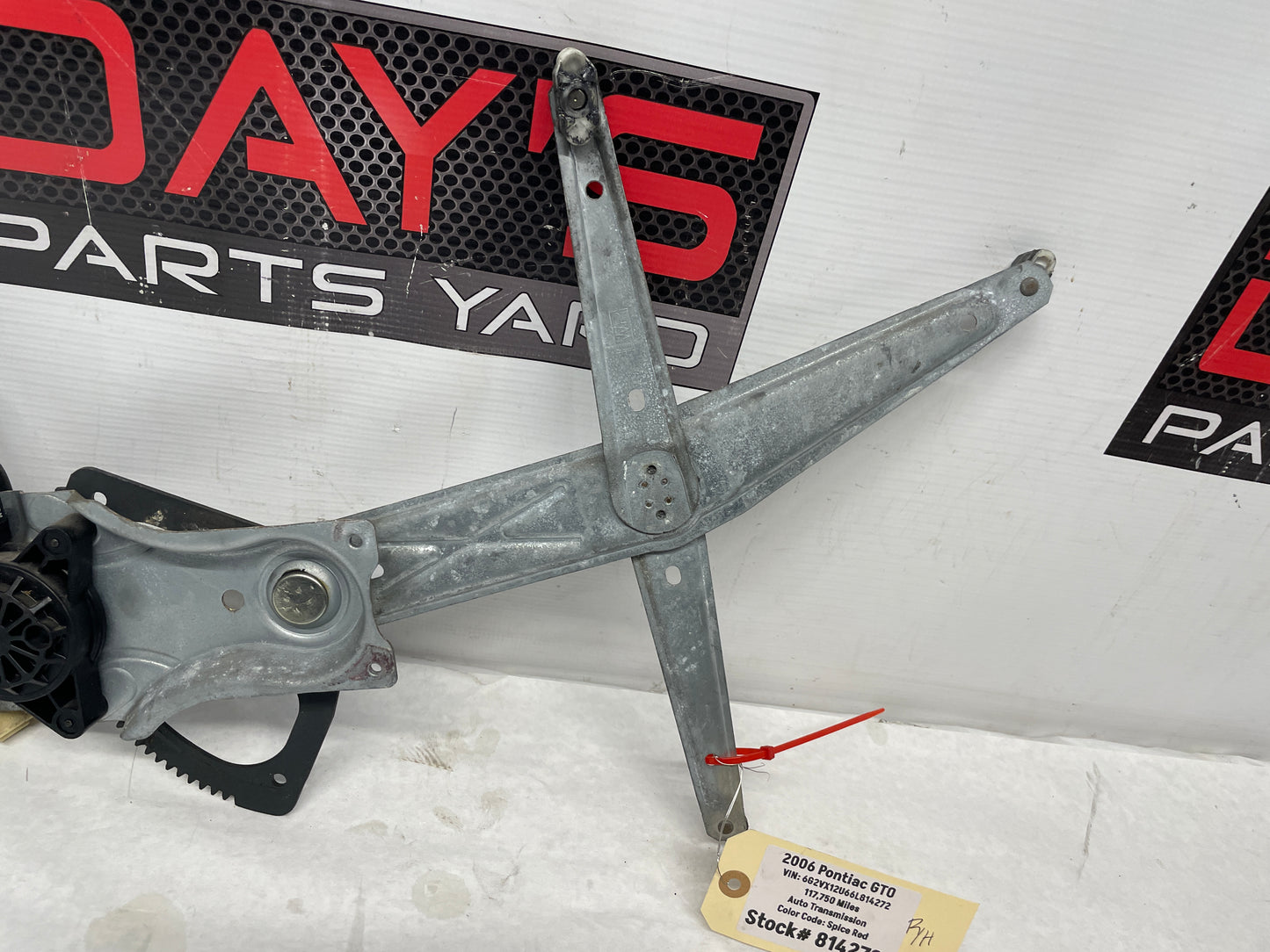2006 Pontiac GTO RH Passenger Front Window Regulator Motor OEM - Day's Parts Yard