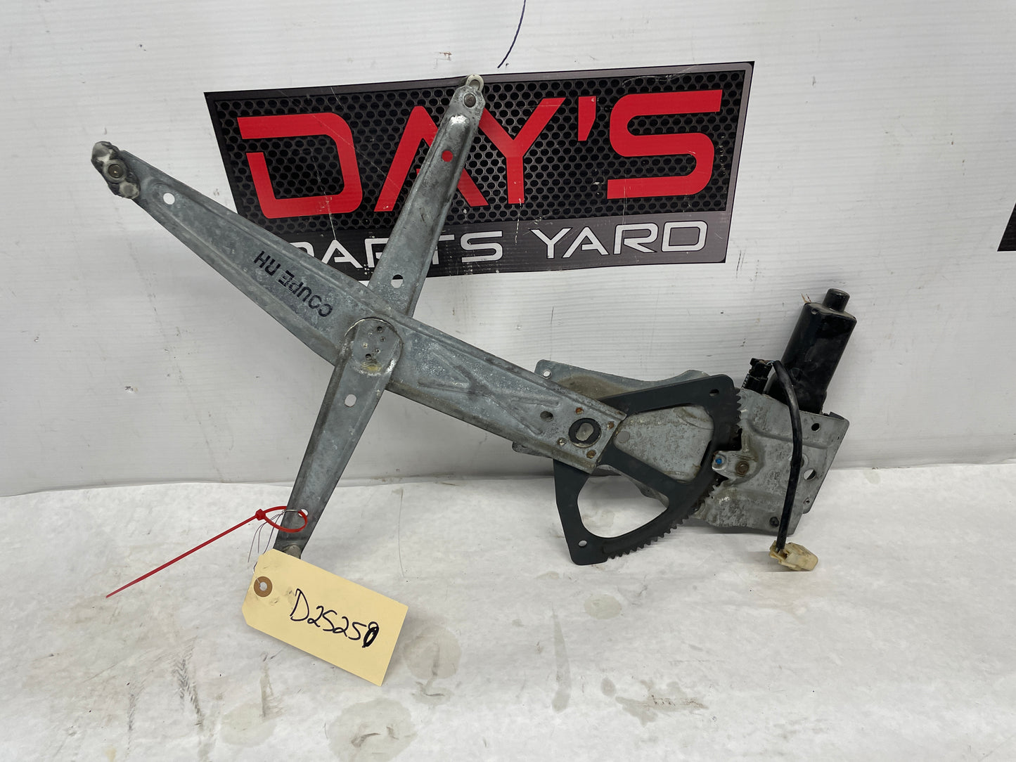 2006 Pontiac GTO RH Passenger Front Window Regulator Motor OEM - Day's Parts Yard