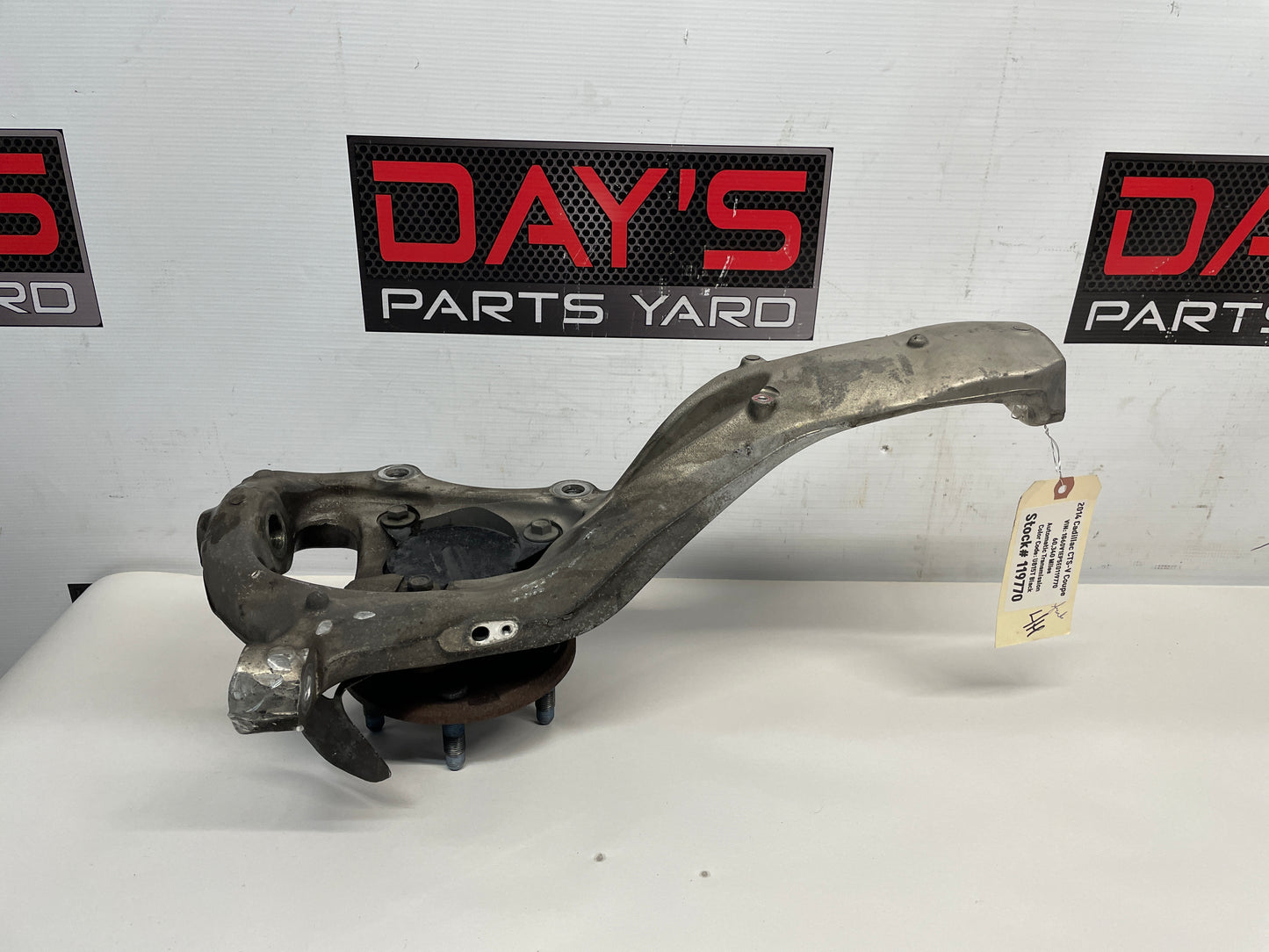 2014 Cadillac CTS-V Coupe LH Driver Front Spindle Knuckle Hub Assembly OEM - Day's Parts Yard