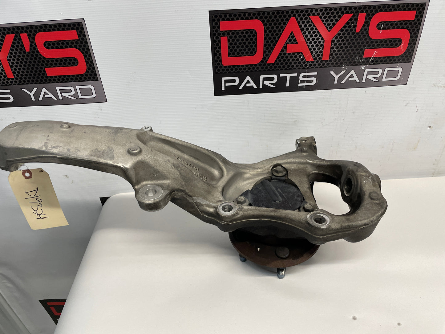 2014 Cadillac CTS-V Coupe LH Driver Front Spindle Knuckle Hub Assembly OEM - Day's Parts Yard