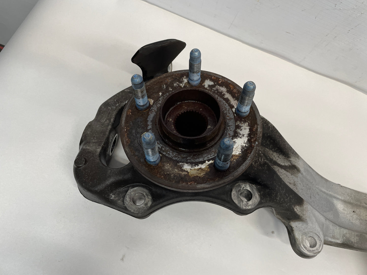 2014 Cadillac CTS-V Coupe LH Driver Front Spindle Knuckle Hub Assembly OEM - Day's Parts Yard