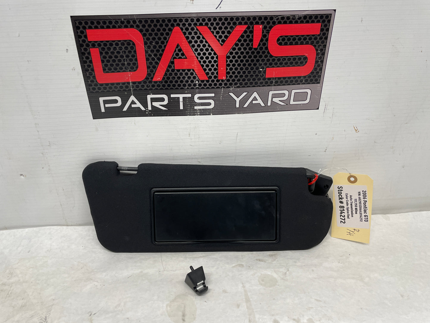 2006 Pontiac GTO RH Passenger Sun Visor Sunvisor w/ Clip OEM - Day's Parts Yard
