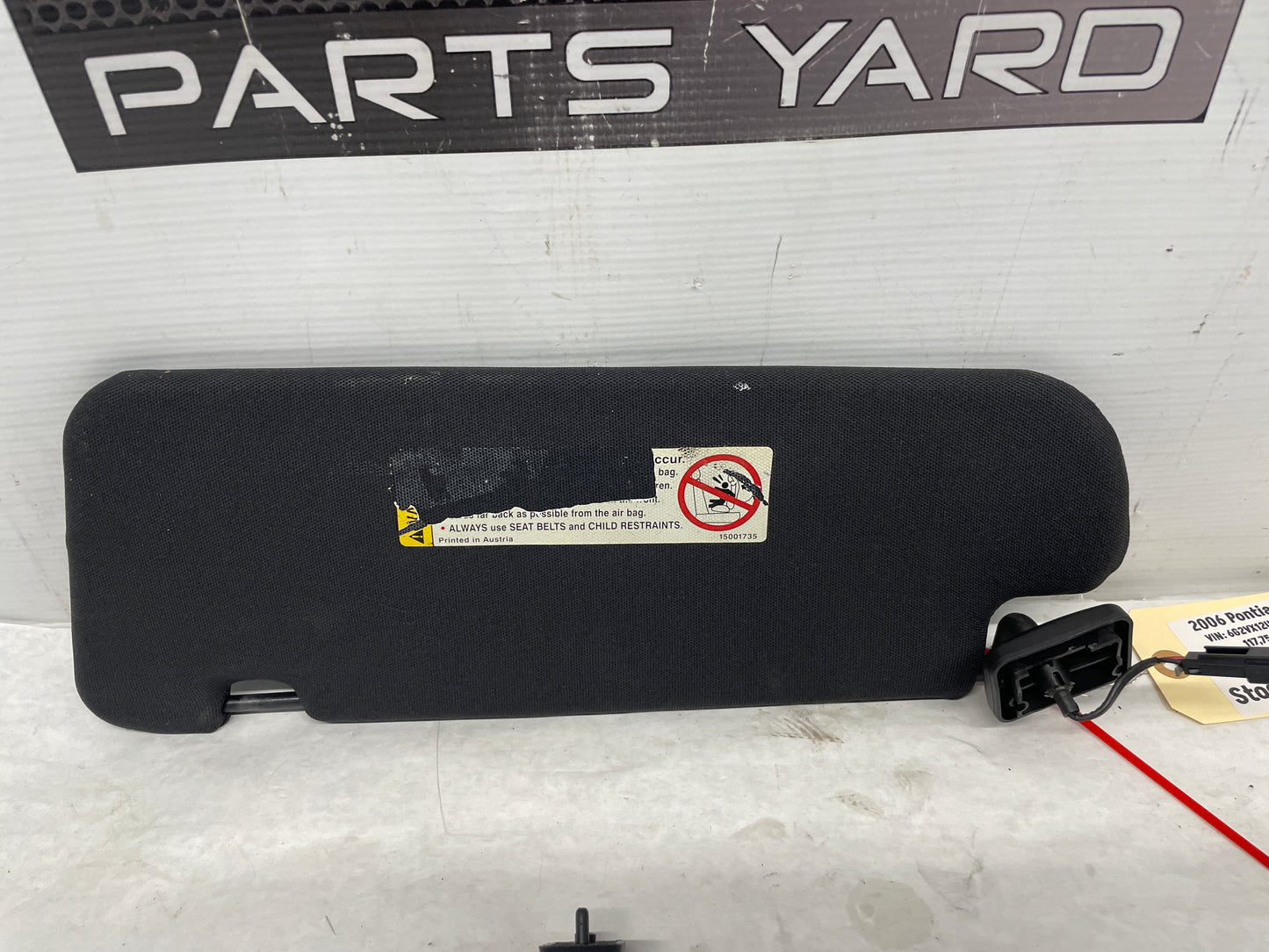 2006 Pontiac GTO RH Passenger Sun Visor Sunvisor w/ Clip OEM - Day's Parts Yard