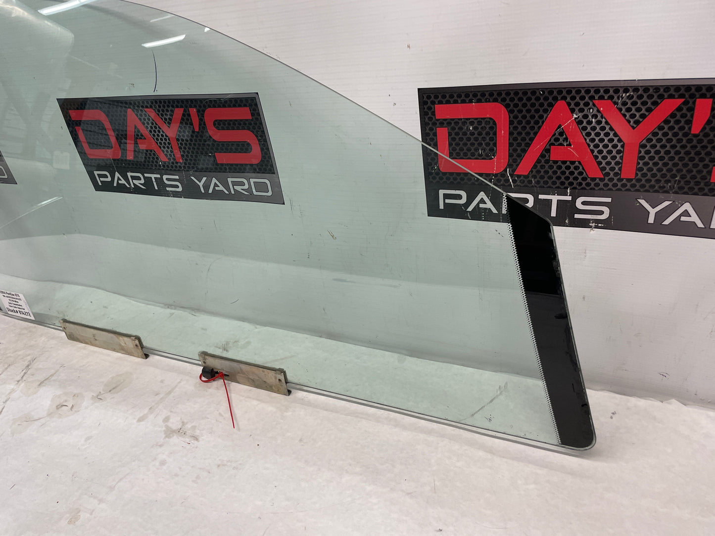 2006 Pontiac GTO RH Passenger Door Window Glass OEM - Day's Parts Yard