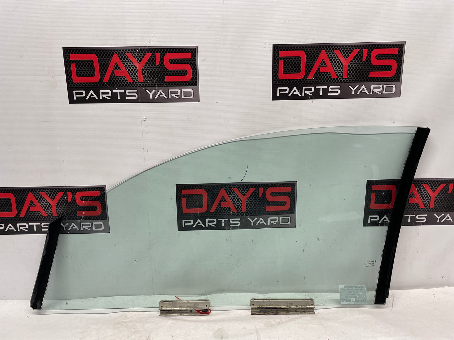 2006 Pontiac GTO RH Passenger Door Window Glass OEM - Day's Parts Yard