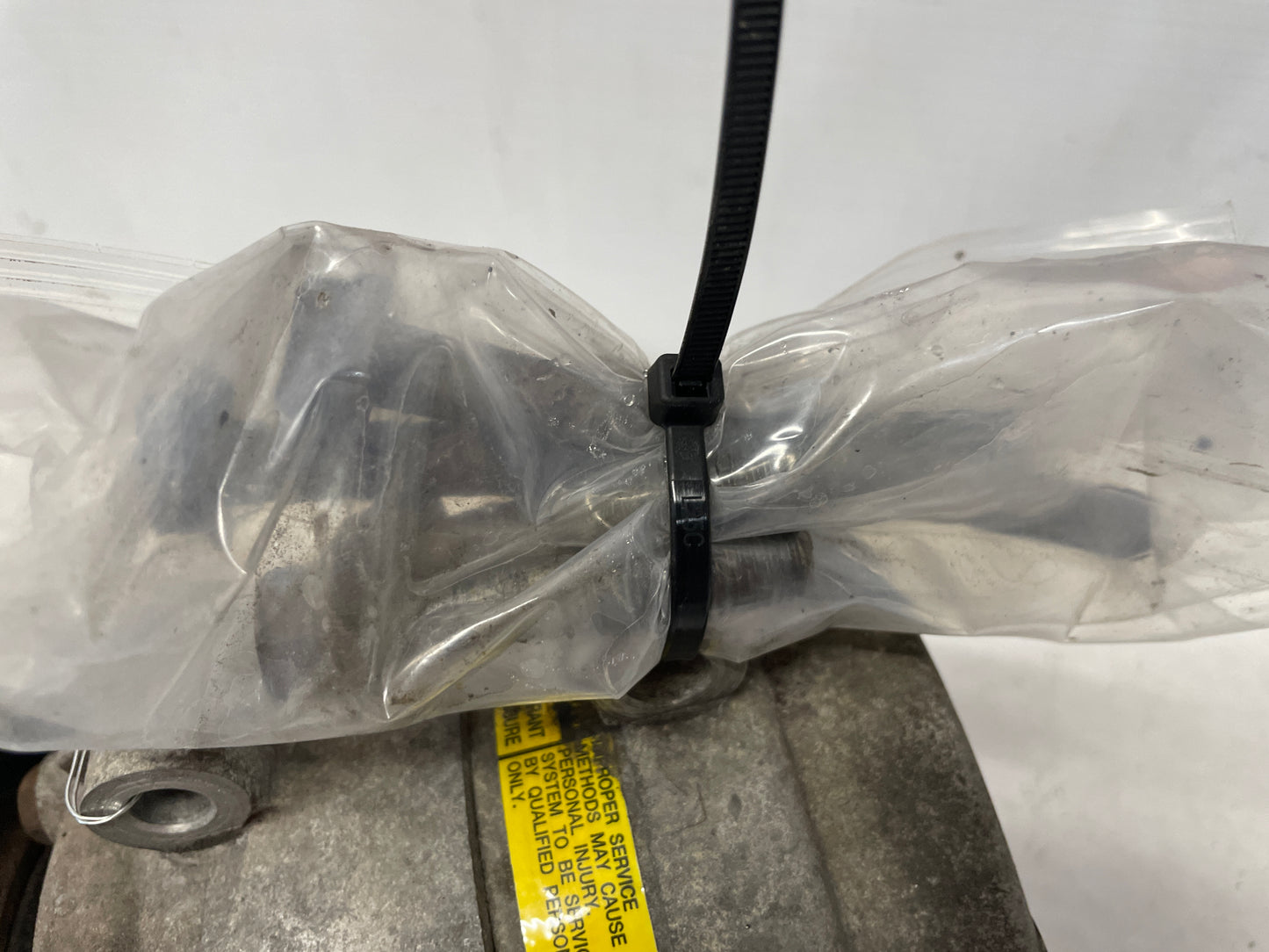 2005 Pontiac GTO A/C AC Air Conditioner Compressor w/ Hardware OEM - Day's Parts Yard