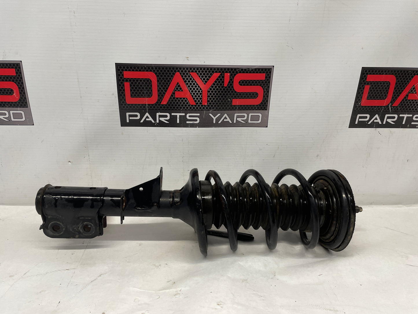 2005 Pontiac GTO LH Driver Front Strut Assembly OEM - Day's Parts Yard