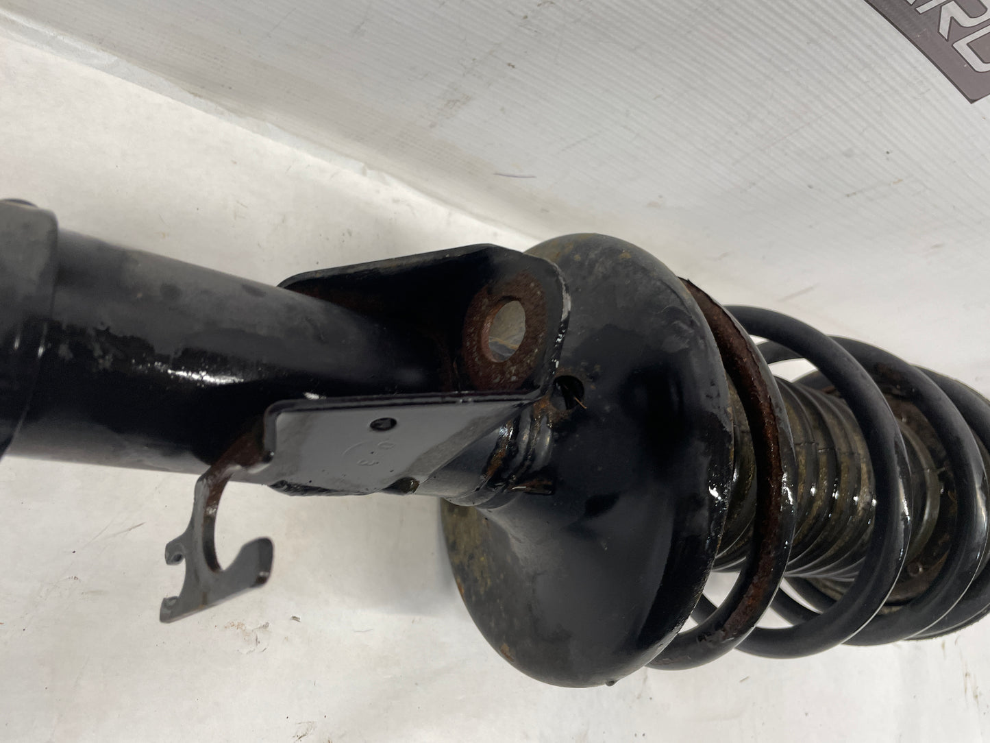 2005 Pontiac GTO LH Driver Front Strut Assembly OEM - Day's Parts Yard