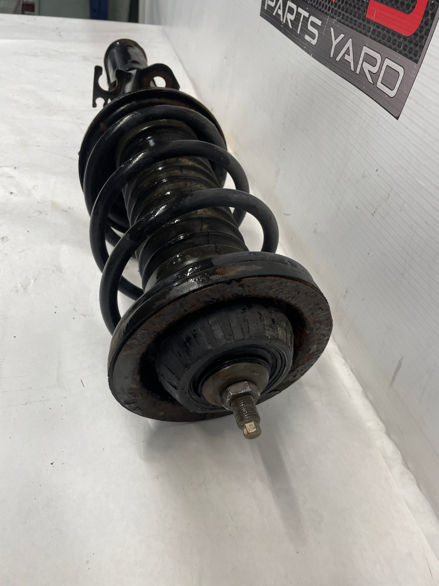 2005 Pontiac GTO LH Driver Front Strut Assembly OEM - Day's Parts Yard