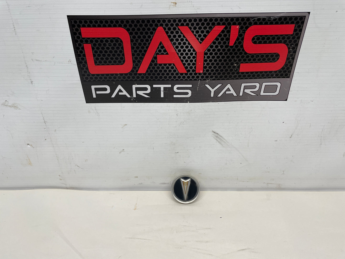 2004 Pontiac GTO Wheel Center Cap OEM - Day's Parts Yard
