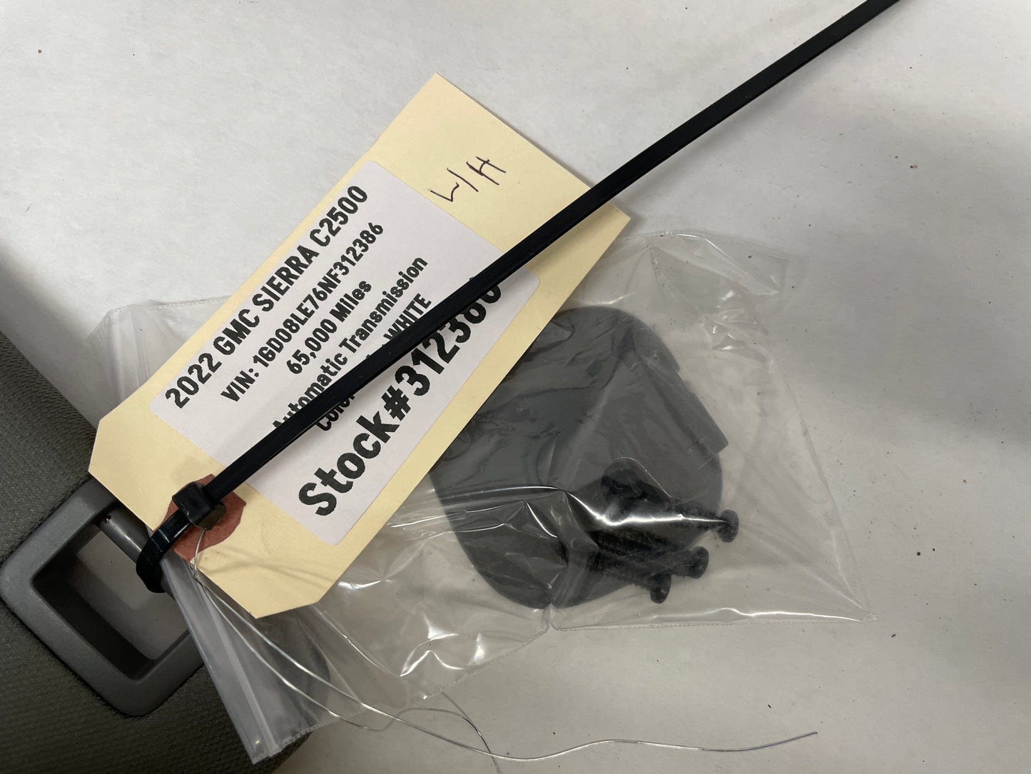 2022 GMC Sierra C2500 LH Driver Sun Visor Sunvisor w/ Clip OEM - Day's Parts Yard