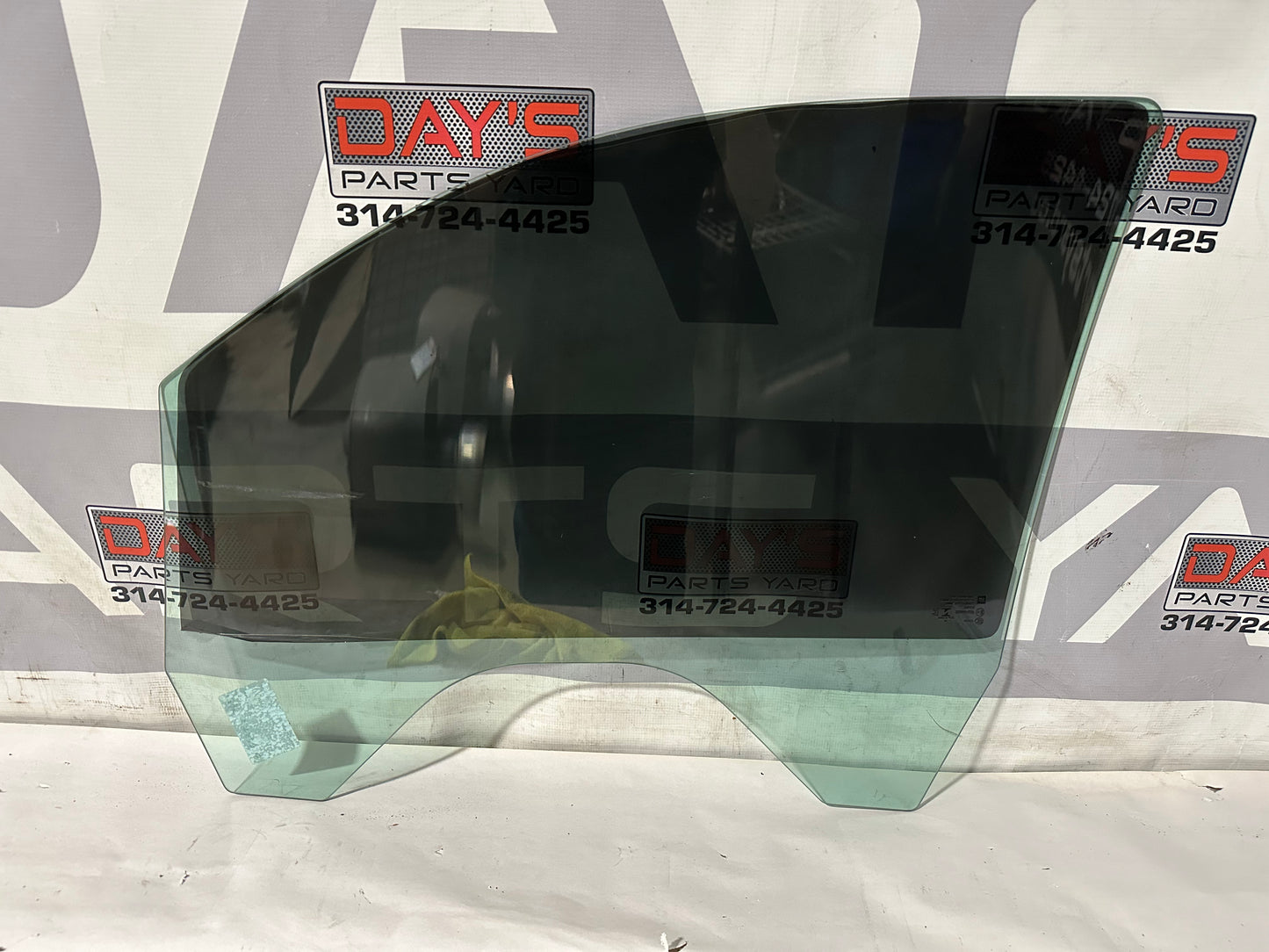 2019 Chevy Tahoe K1500 Premier Front RH Passenger Door Window Glass OEM - Day's Parts Yard