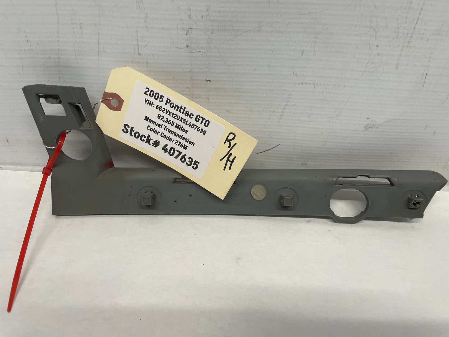 2005 Pontiac GTO RH Passenger Front Bumper Fascia Fender Guide Brackets OEM - Day's Parts Yard