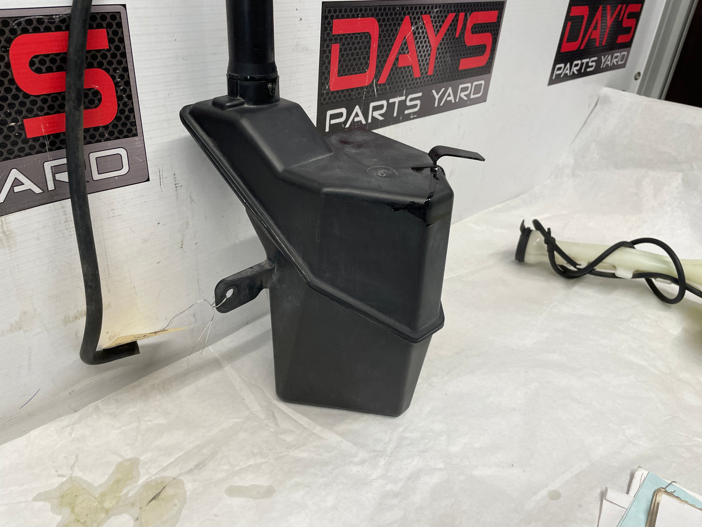 2010 Chevy Camaro SS Coolant Recovery Reservoir Overflow Bottle Tank OEM - Day's Parts Yard