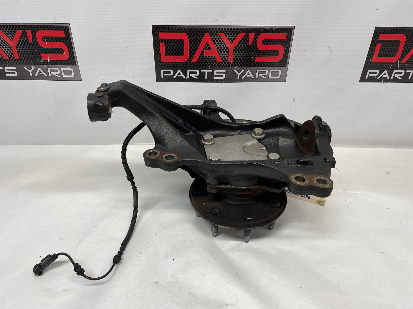 2022 GMC Sierra C2500 LH Driver Front Spindle Knuckle Hub OEM - Day's Parts Yard