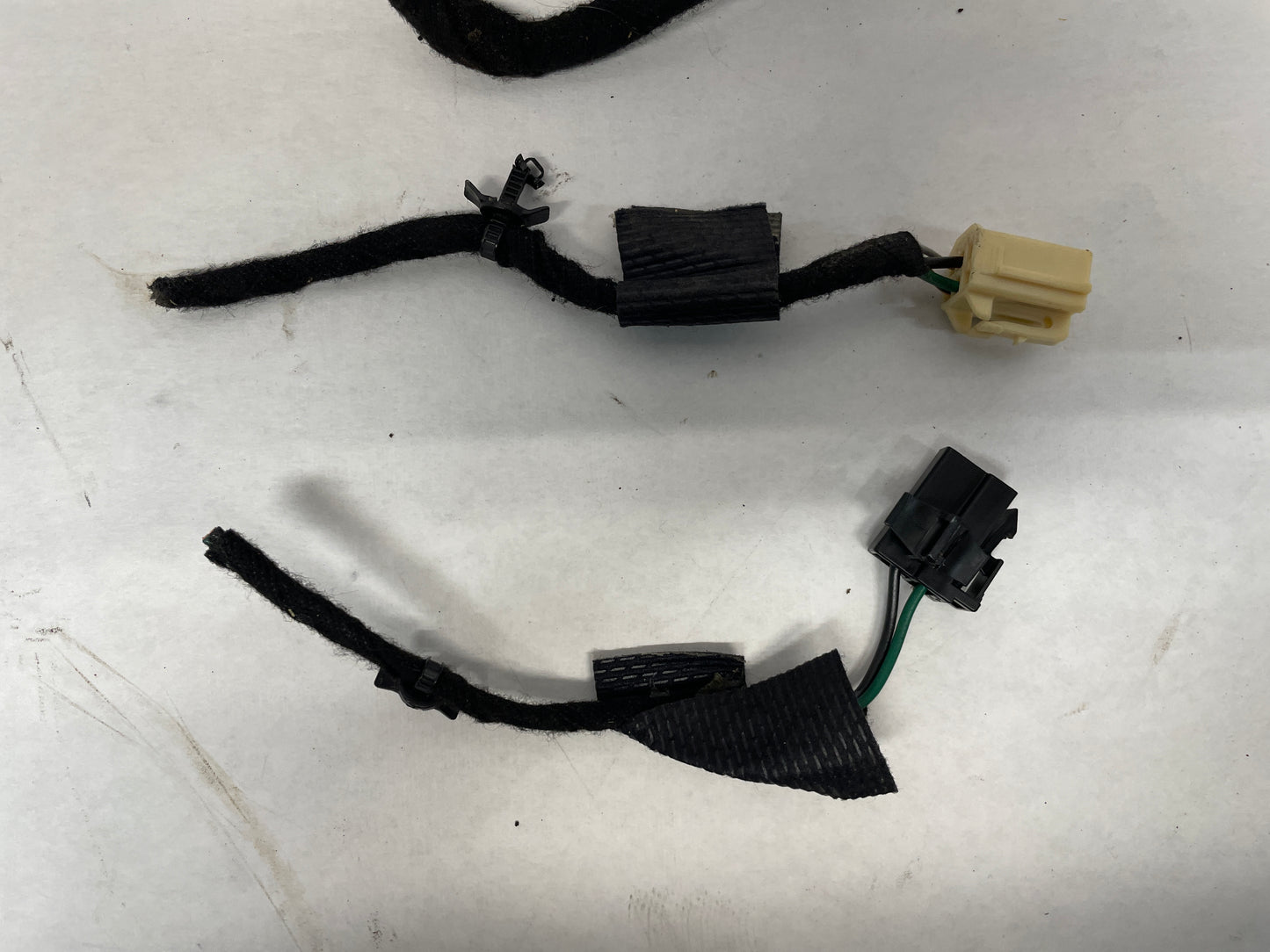 2009 Pontiac G8 Center Console Wire Wiring Harness Pigtail Plugs OEM - Day's Parts Yard