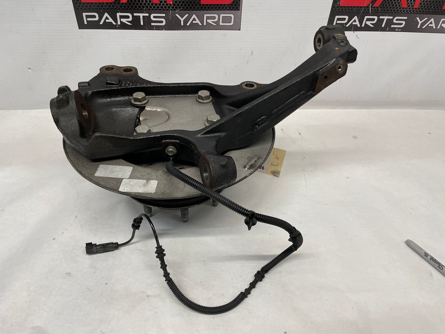 2022 GMC Sierra C2500 LH Driver Front Spindle Knuckle Hub OEM - Day's Parts Yard