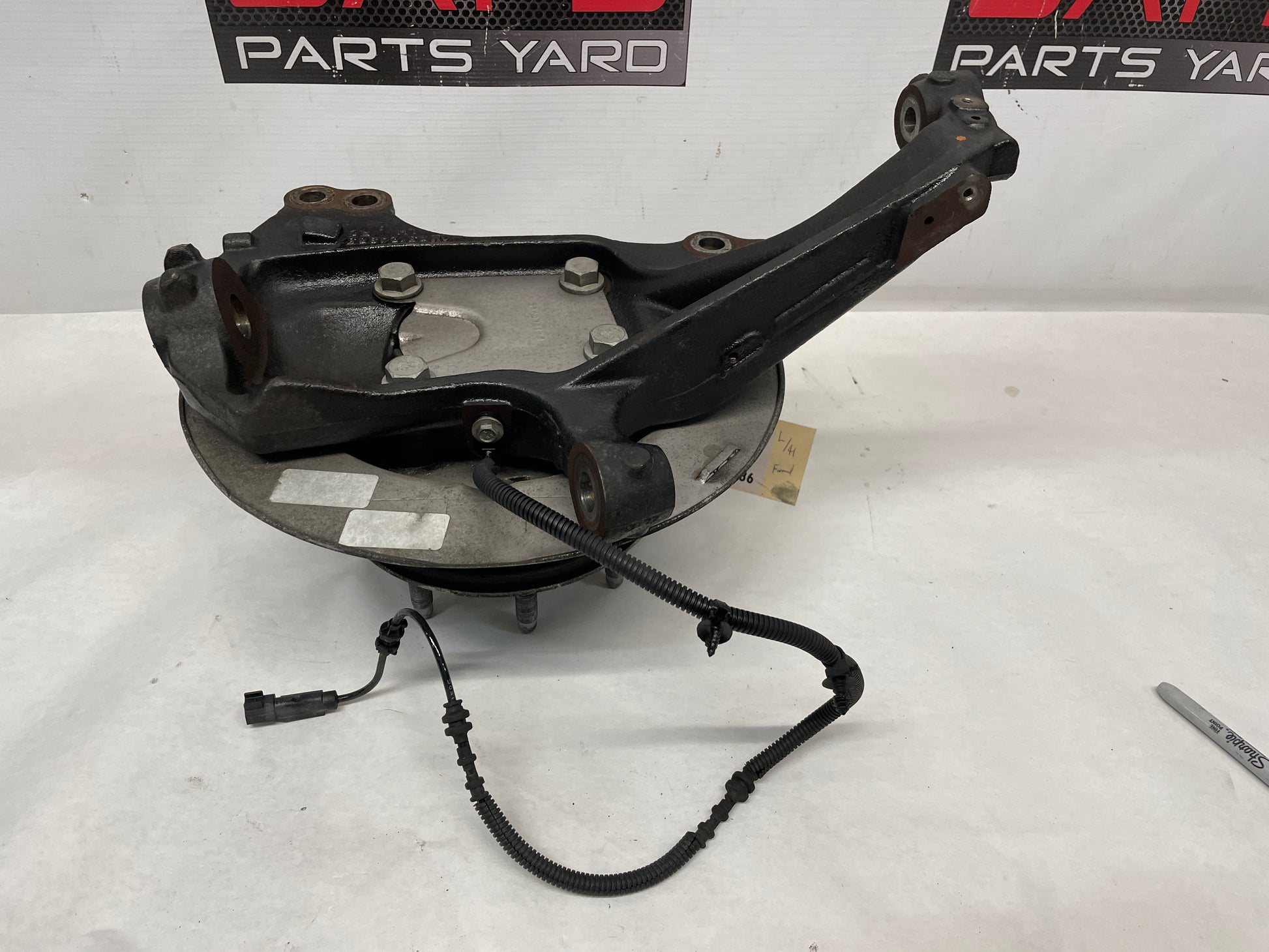 2022 GMC Sierra C2500 LH Driver Front Spindle Knuckle Hub OEM - Day's Parts Yard