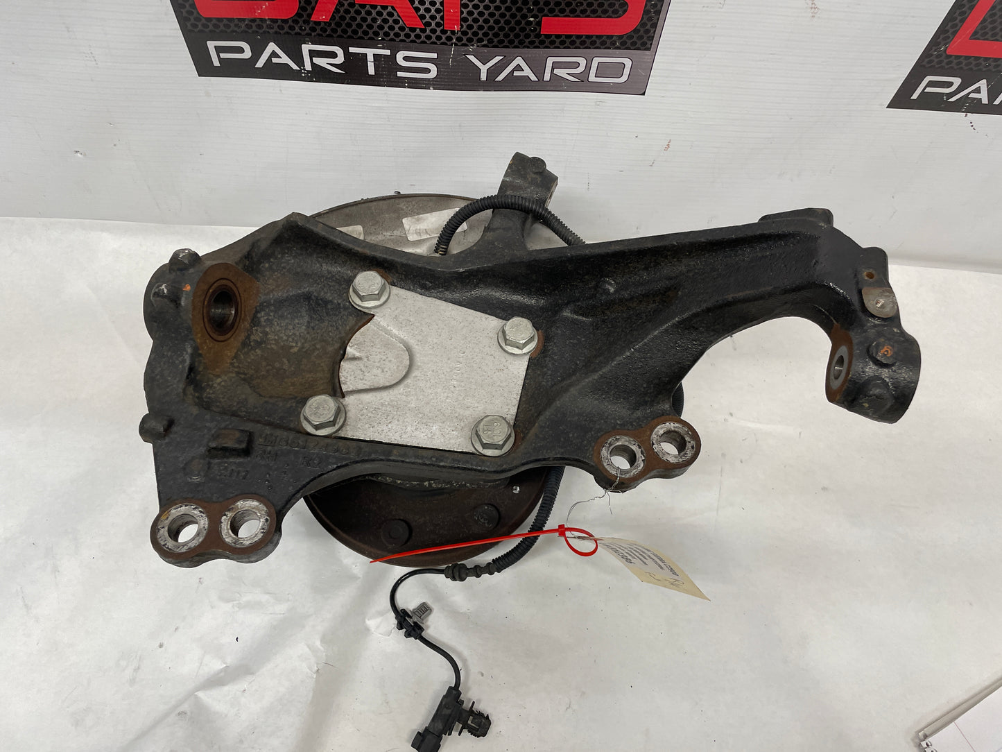 2022 GMC Sierra C2500 RH Passenger Front Spindle Knuckle Hub OEM - Day's Parts Yard