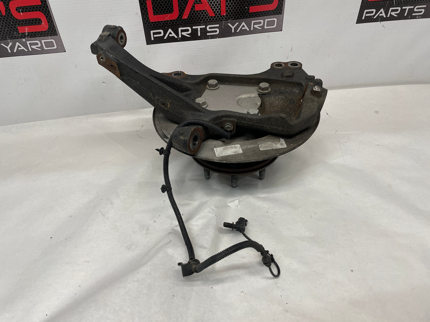 2022 GMC Sierra C2500 RH Passenger Front Spindle Knuckle Hub OEM - Day's Parts Yard