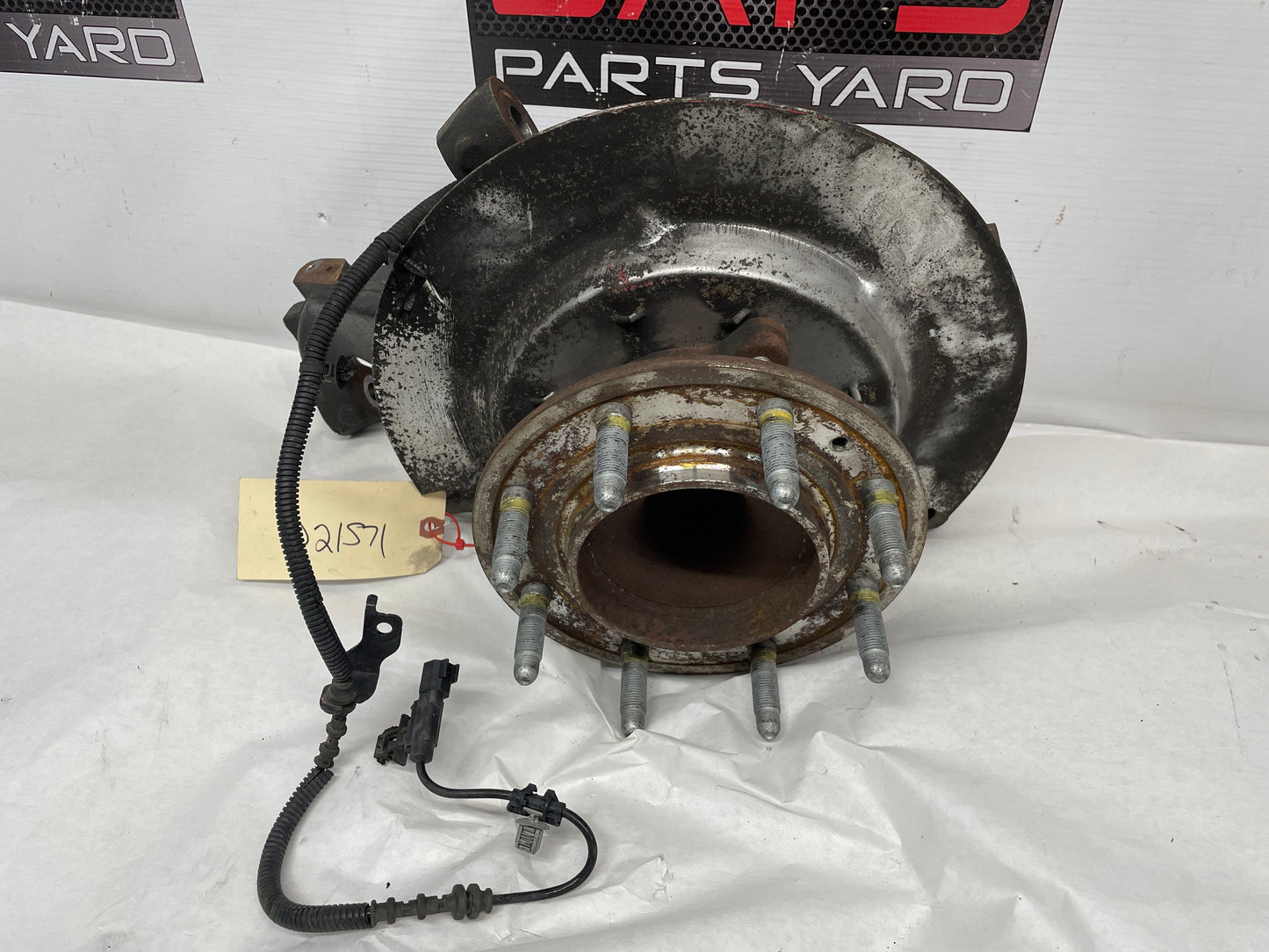 2022 GMC Sierra C2500 RH Passenger Front Spindle Knuckle Hub OEM - Day's Parts Yard