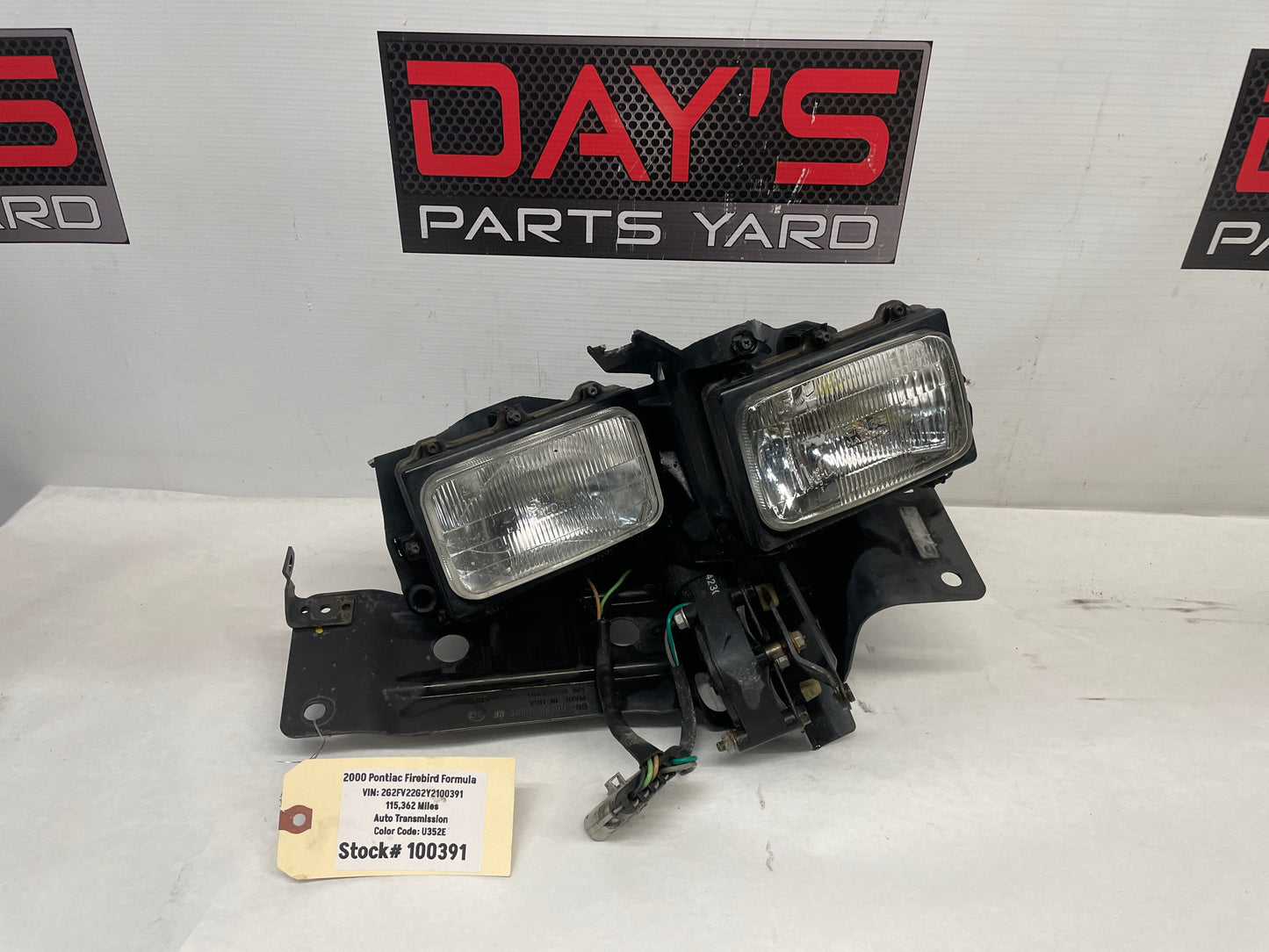 2000 Pontiac Firebird Formula RH Passenger Head Light DAMAGED OEM - Day's Parts Yard