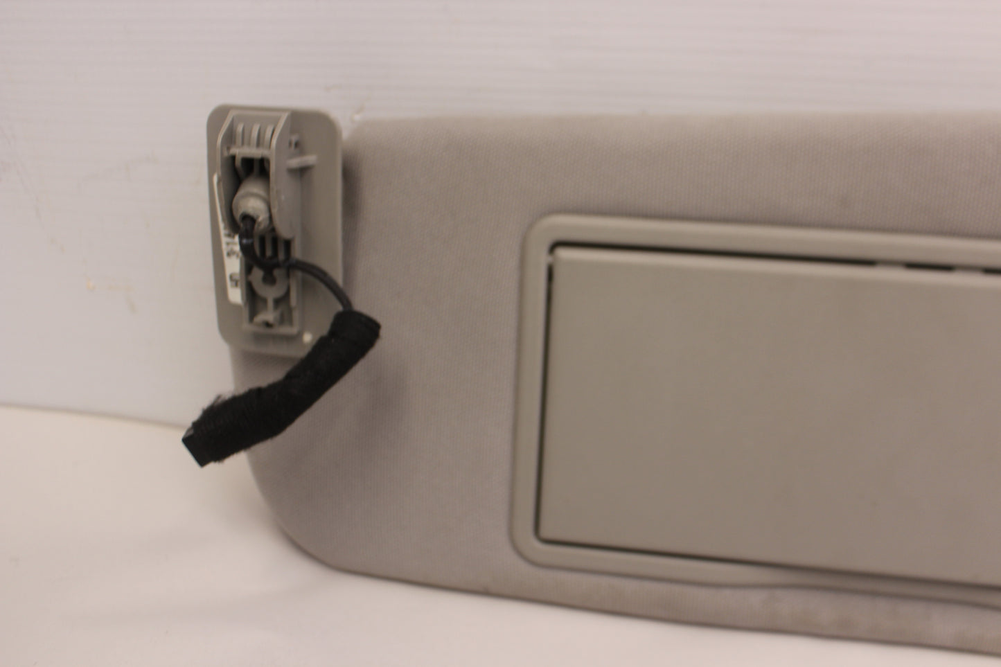 2015 Chevy SS Sedan RH & LH Sun Visor Sunvisor w/Clips OEM - Day's Parts Yard