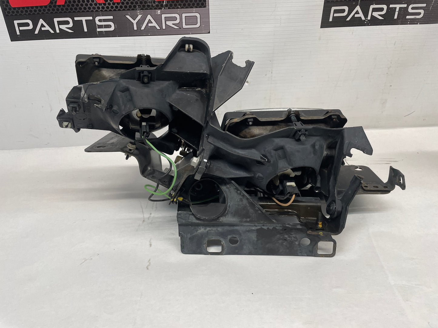 2000 Pontiac Firebird Formula RH Passenger Head Light DAMAGED OEM - Day's Parts Yard