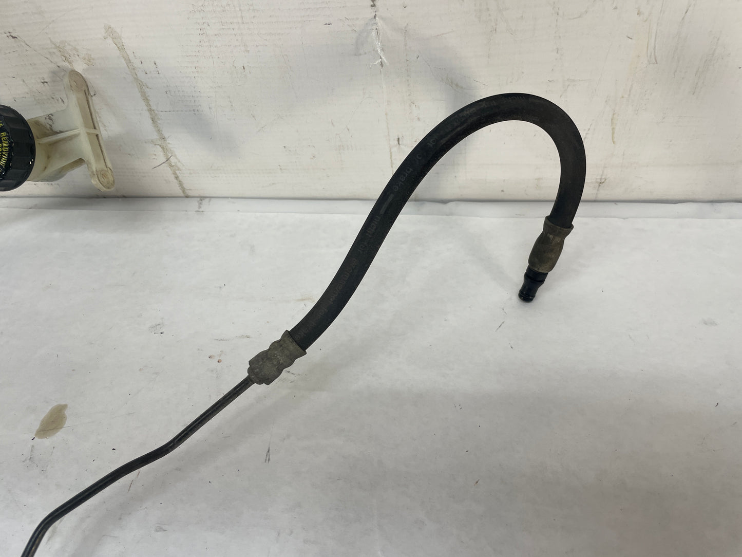 2004 Pontiac GTO Clutch Master Cylinder w/ Line OEM - Day's Parts Yard