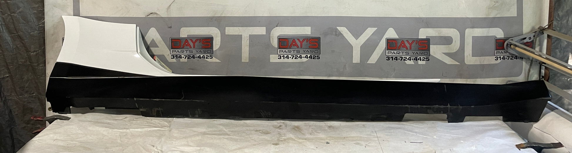 2018 Chevy Camaro ZL1 1LE RH Passenger Rocker Molding OEM - Day's Parts Yard