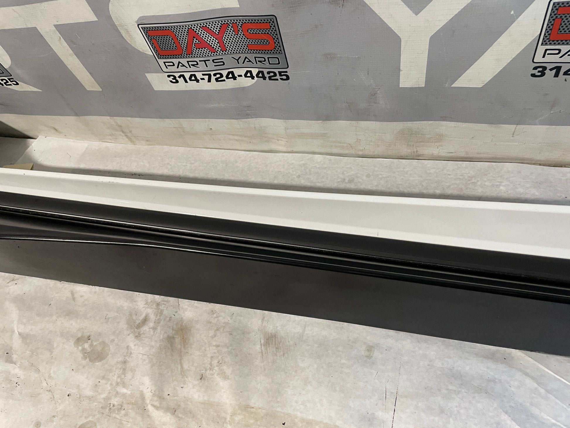 2018 Chevy Camaro ZL1 1LE RH Passenger Rocker Molding OEM - Day's Parts Yard