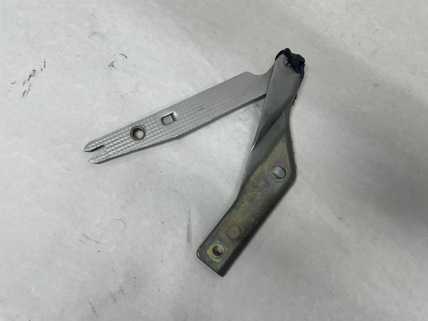 2005 Pontiac GTO RH & LH Hood Hinges Set OEM