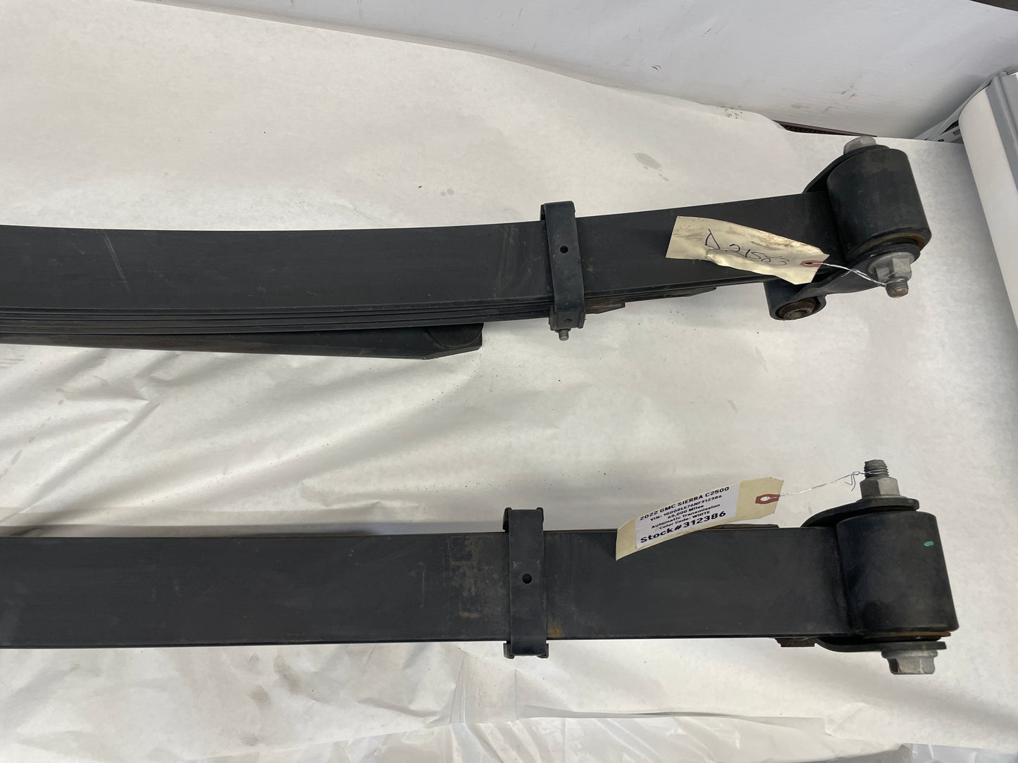 2022 GMC Sierra C2500 LH & RH Rear Leaf Springs OEM - Day's Parts Yard