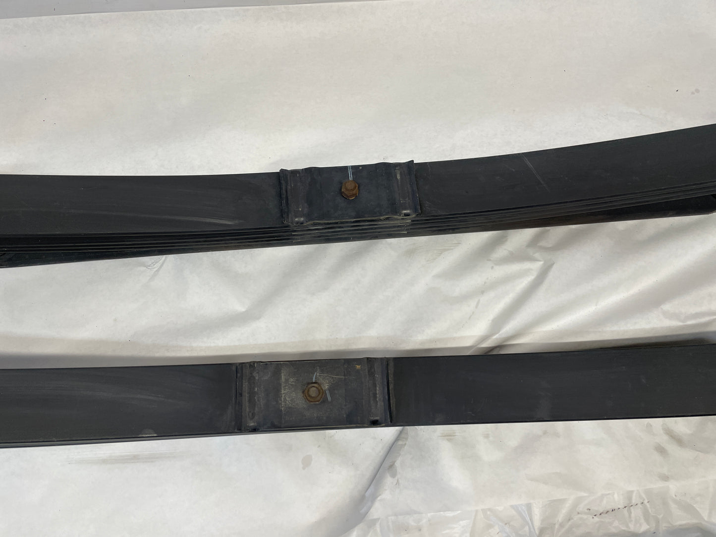 2022 GMC Sierra C2500 LH & RH Rear Leaf Springs OEM - Day's Parts Yard