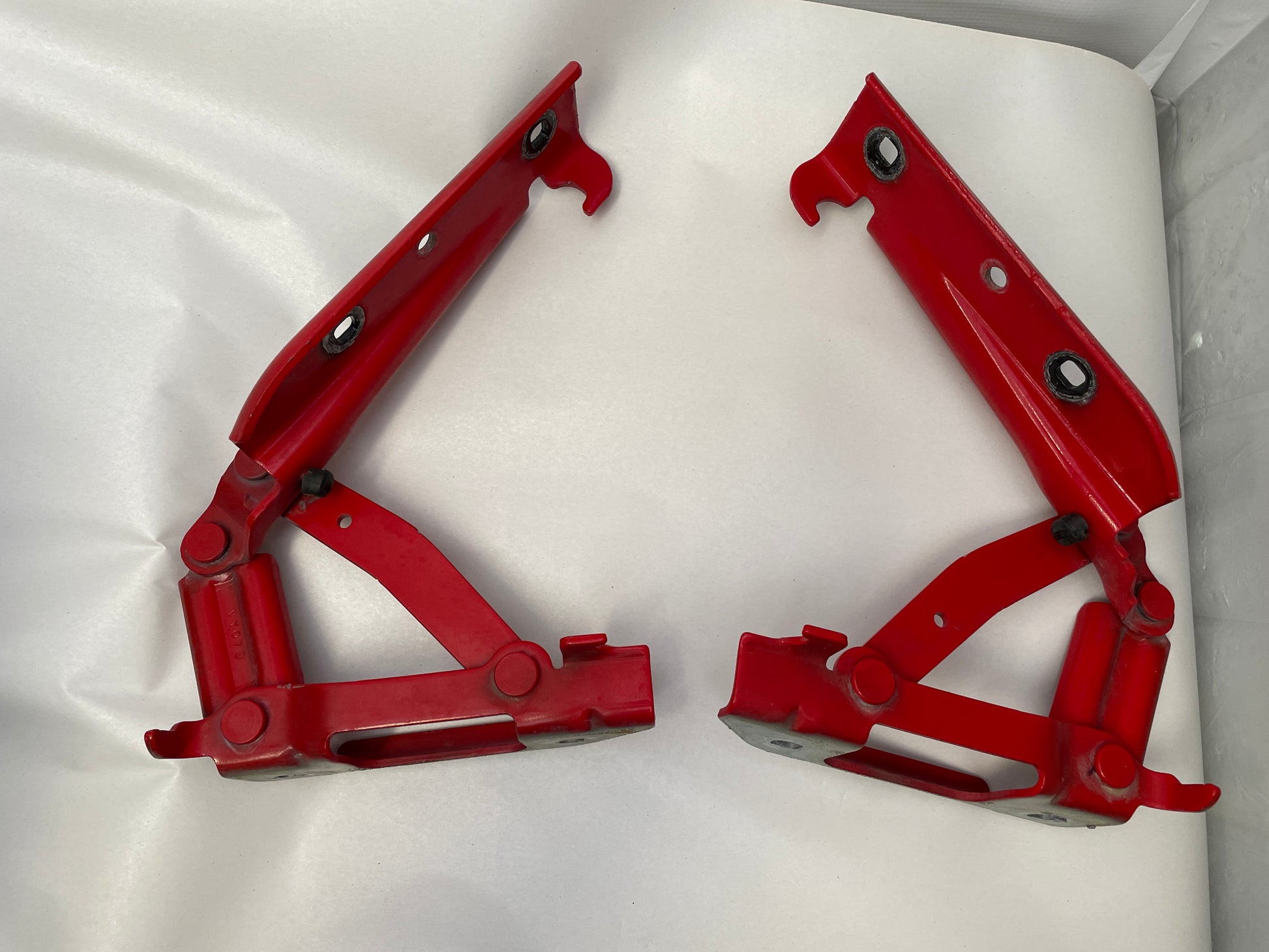 2015 Chevy Camaro SS 1LE RH & LH Hood Hinges OEM - Day's Parts Yard