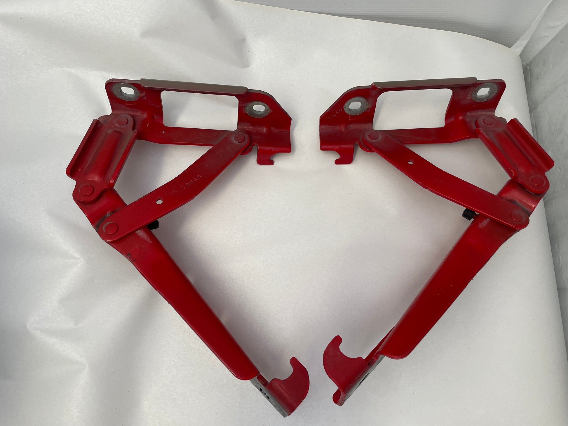 2015 Chevy Camaro SS 1LE RH & LH Hood Hinges OEM - Day's Parts Yard