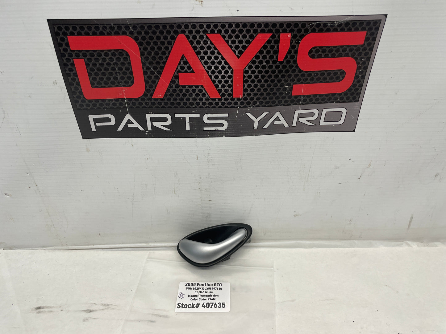 2005 Pontiac GTO RH Passenger Interior Door Handle OEM - Day's Parts Yard