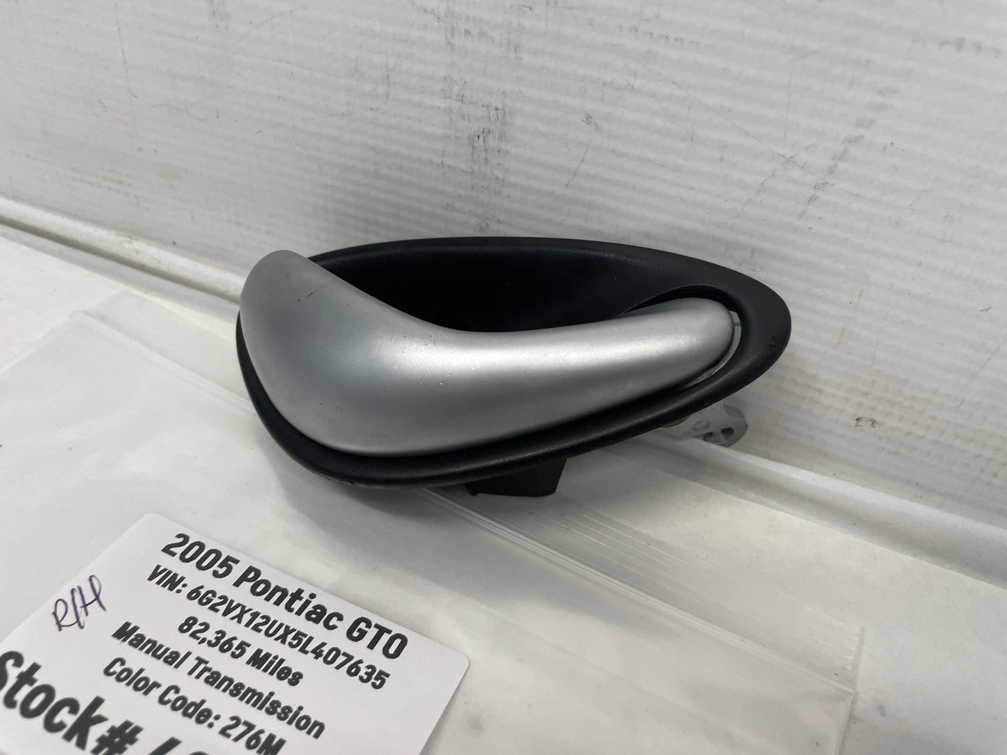 2005 Pontiac GTO RH Passenger Interior Door Handle OEM - Day's Parts Yard