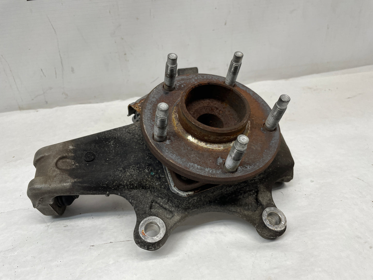 2001 Chevy C5 Corvette RH Passenger Front Suspension Spindle Knuckle Hub OEM - Day's Parts Yard