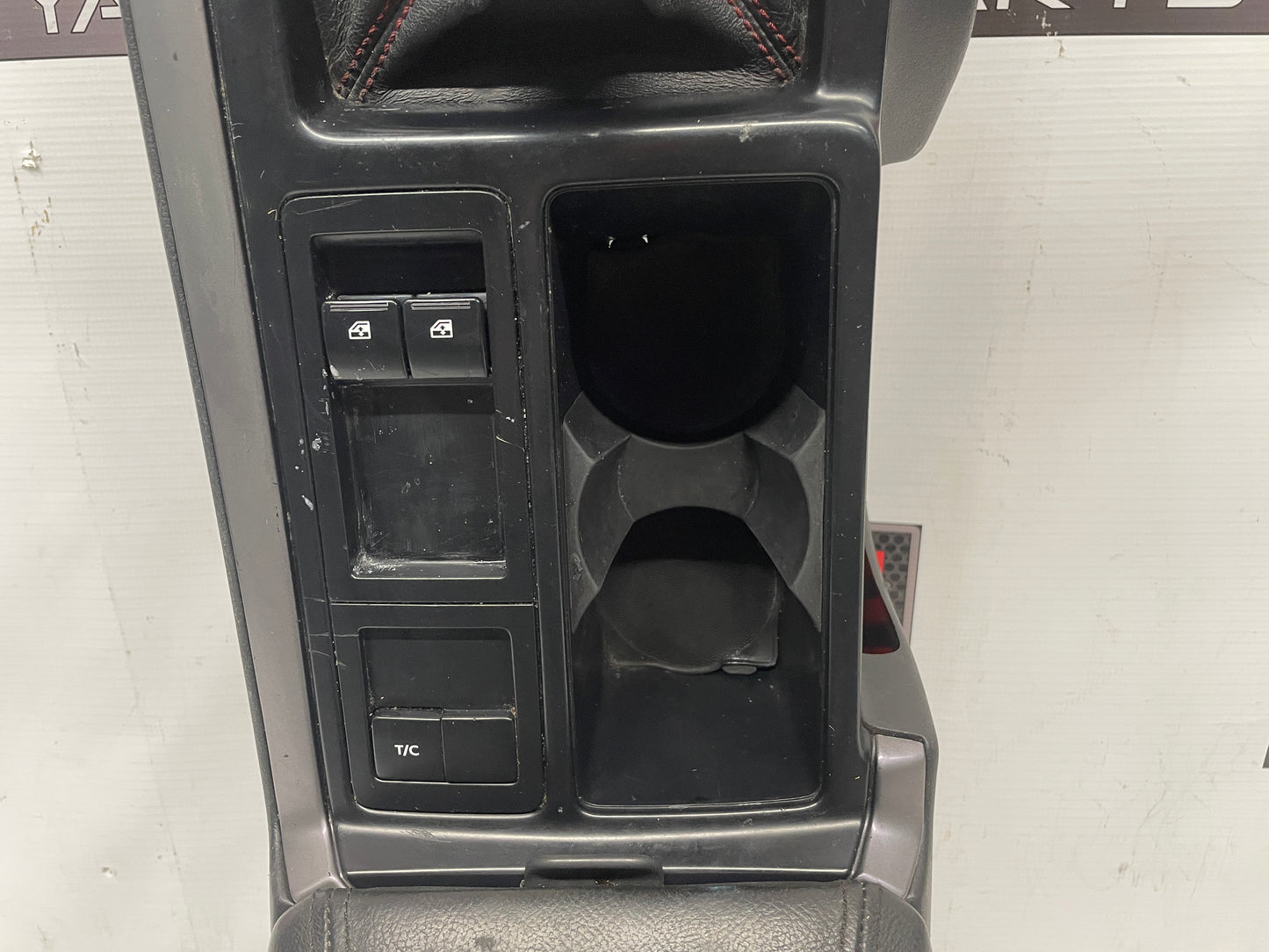2005 Pontiac GTO Center Console Arm Rest Assembly OEM - Day's Parts Yard