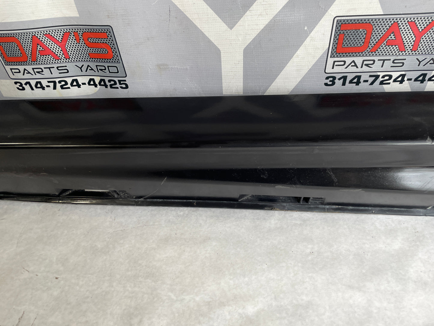 2008 Pontiac G8 GT LH Driver Rocker Molding Trim Panel OEM - Day's Parts Yard
