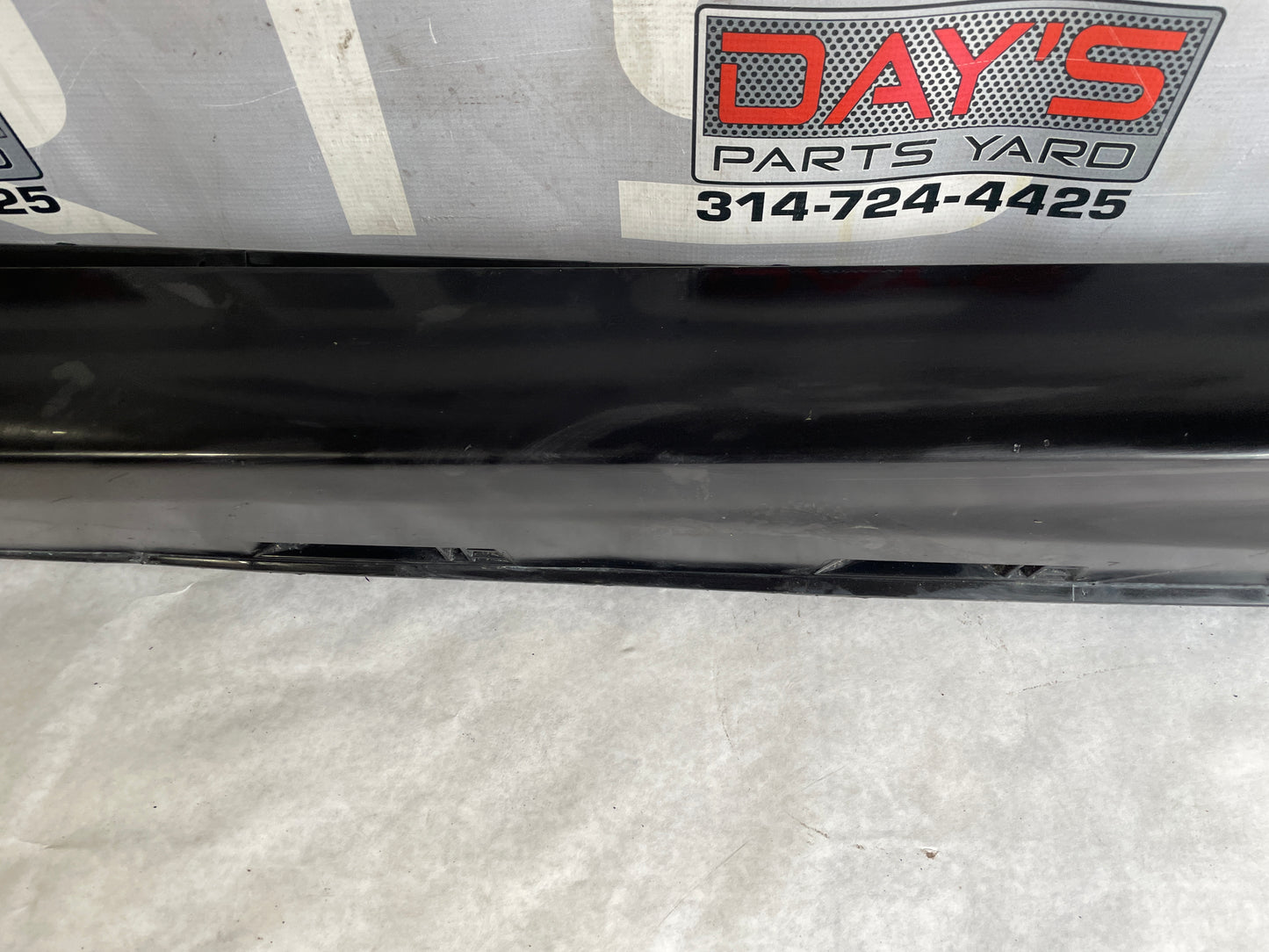 2008 Pontiac G8 GT LH Driver Rocker Molding Trim Panel OEM - Day's Parts Yard