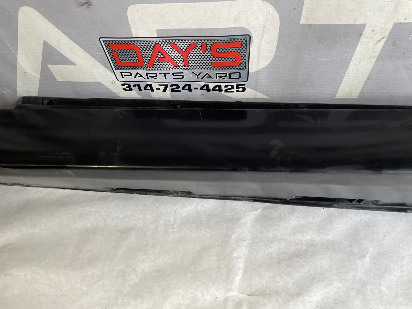 2008 Pontiac G8 GT LH Driver Rocker Molding Trim Panel OEM - Day's Parts Yard