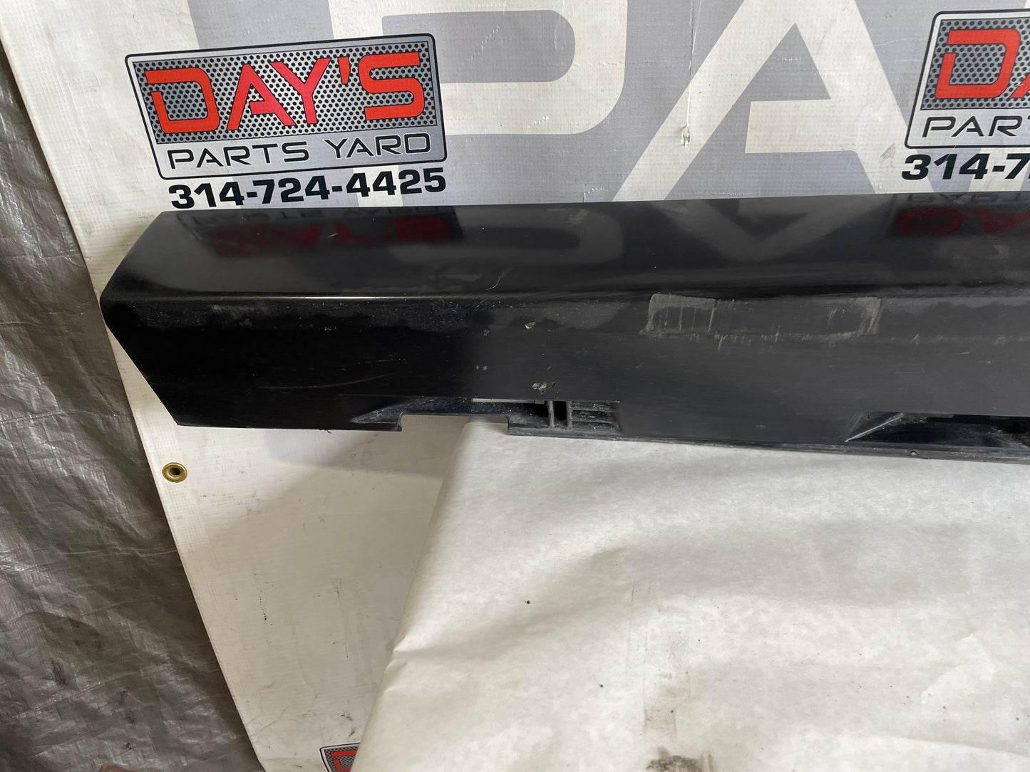 2008 Pontiac G8 GT LH Driver Rocker Molding Trim Panel OEM - Day's Parts Yard