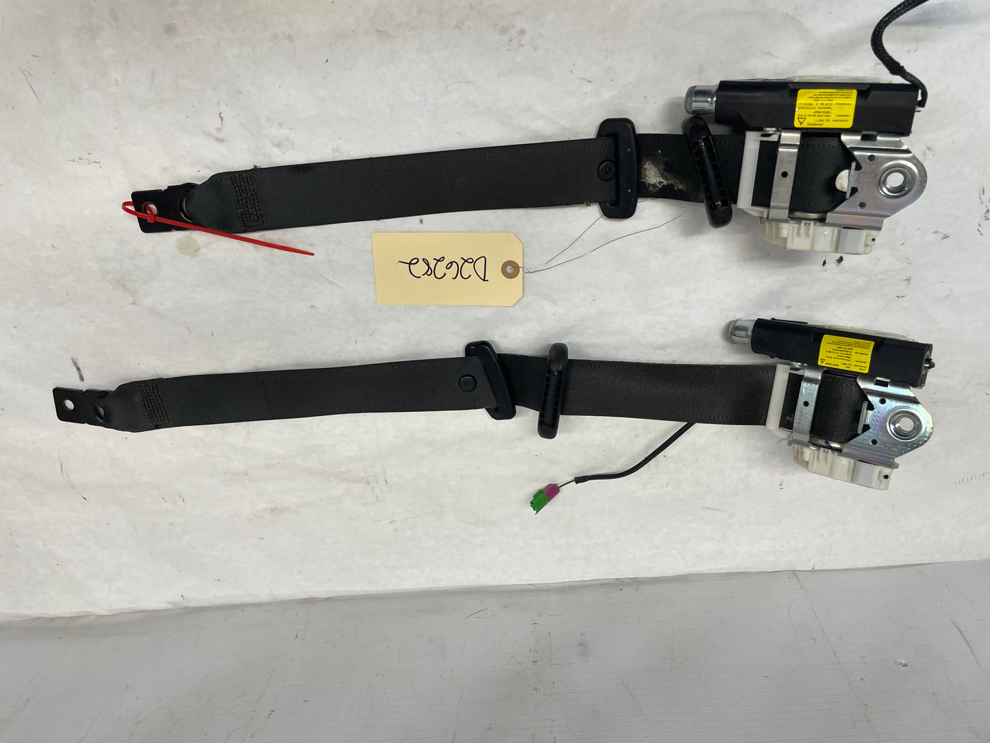 2009 Pontiac G8 Base RH & LH Front Seat Belts Retractors OEM - Day's Parts Yard