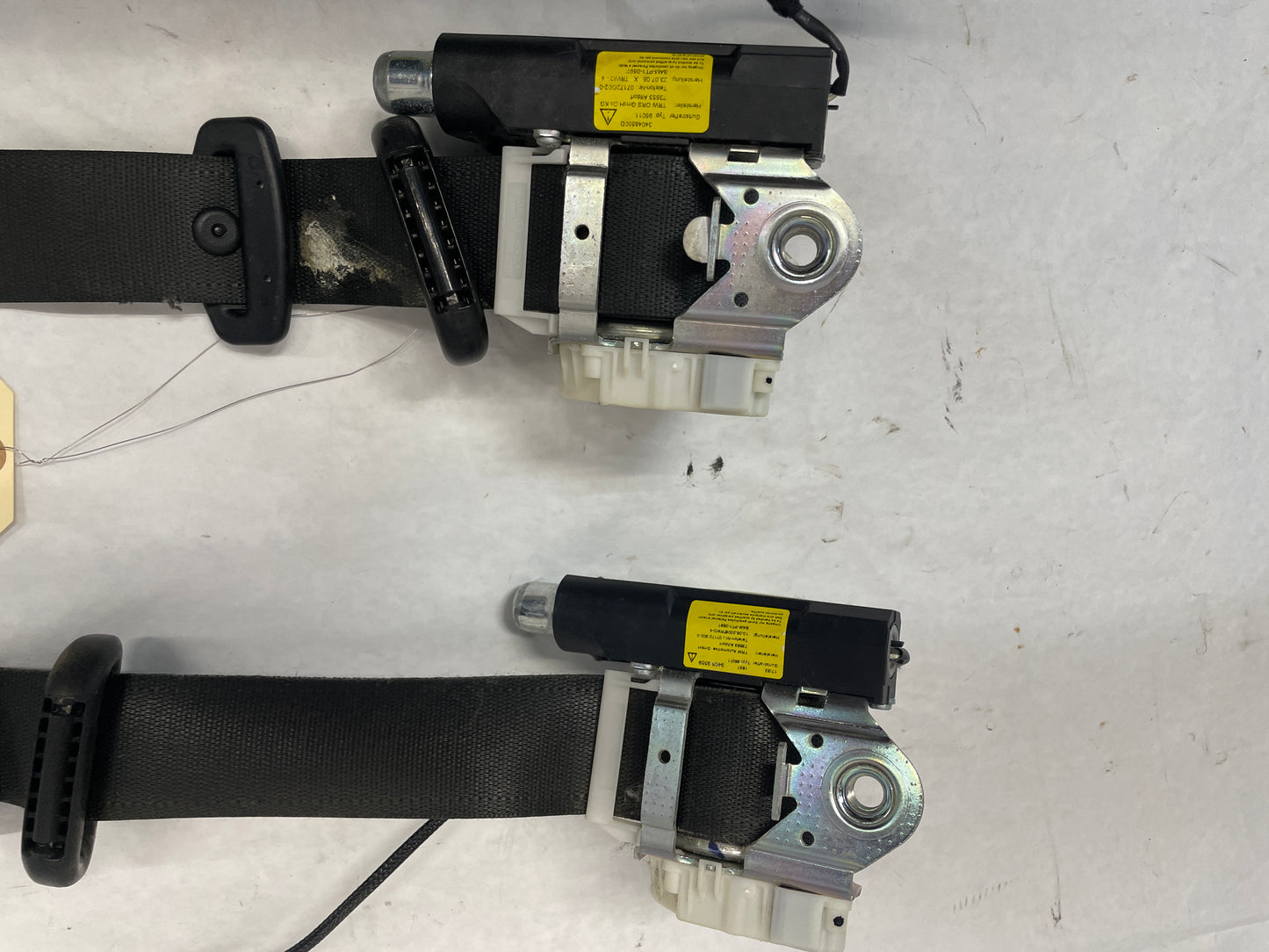 2009 Pontiac G8 Base RH & LH Front Seat Belts Retractors OEM - Day's Parts Yard