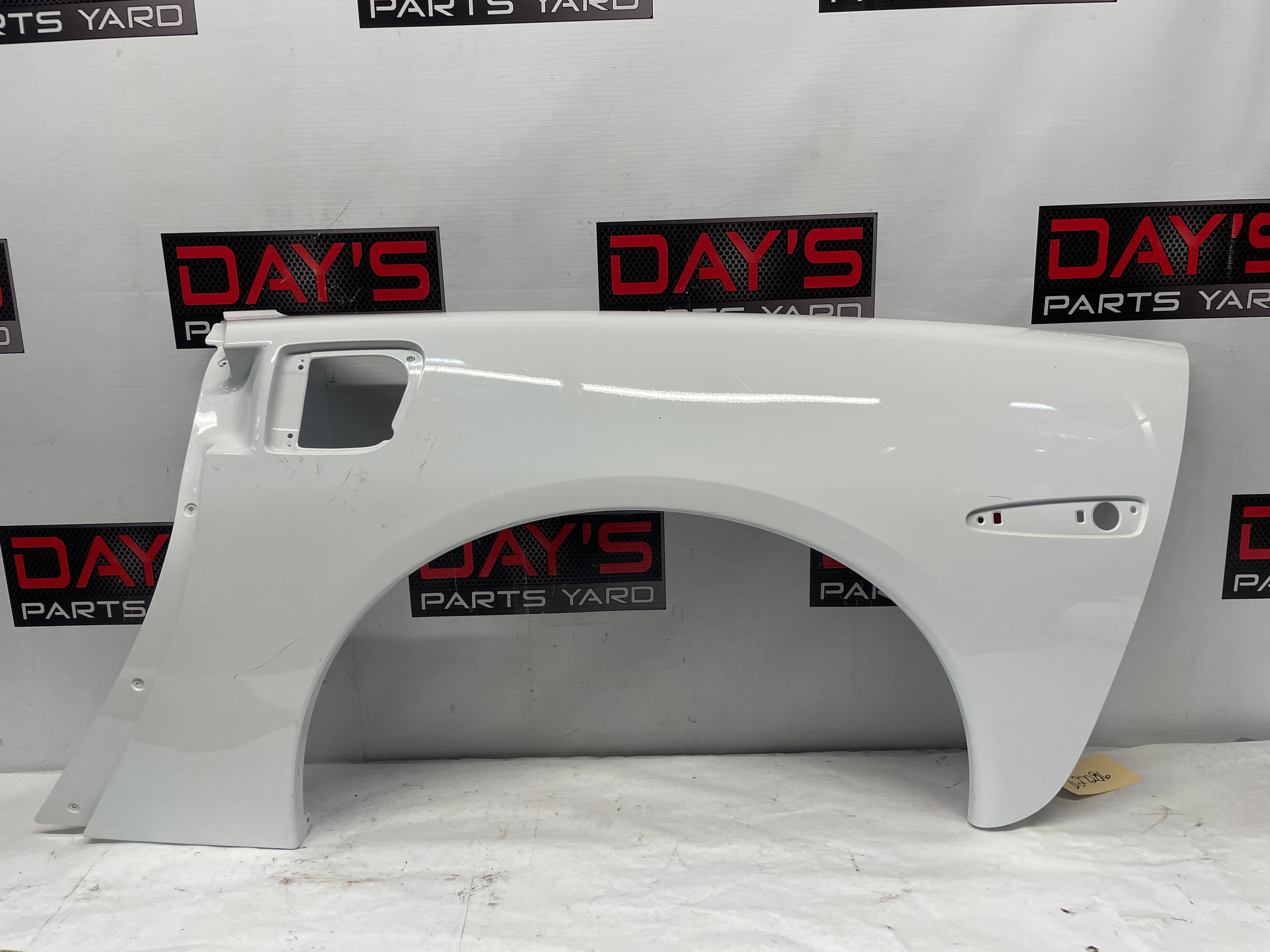 パーツ 61ue____77 2005 Chevy C6 Corvette LH Driver Rear Fender Quarter Panel White
