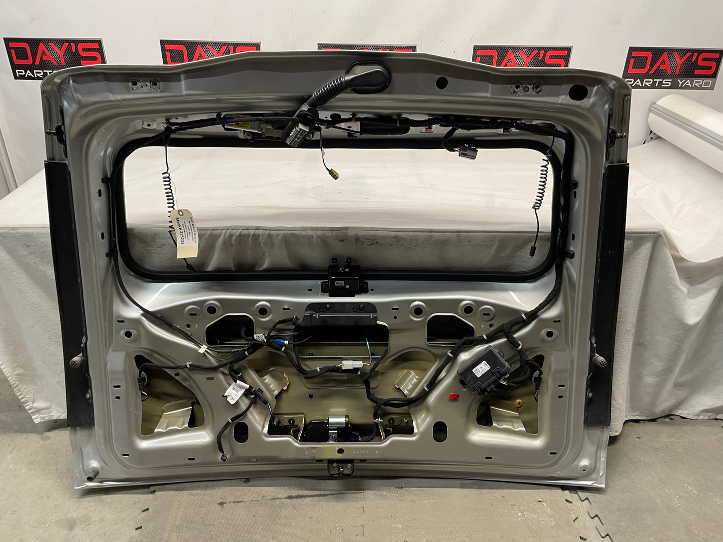 2018 Cadillac Escalade Rear Trunk Lid Tailgate Liftgate Hatch OEM - Day's Parts Yard